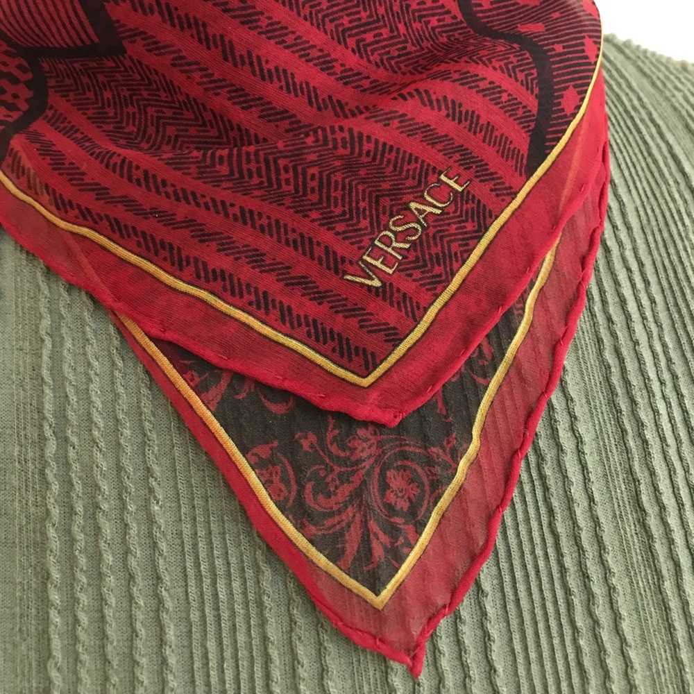 🚨FINAL SALE🚨 VERSACE 100%silk handkerchief scarf